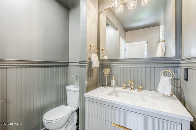 1551 W Vernon Ave, Phoenix, AZ 85007 - half bath with vanity, toilet, wainscoting, and a decorative wall