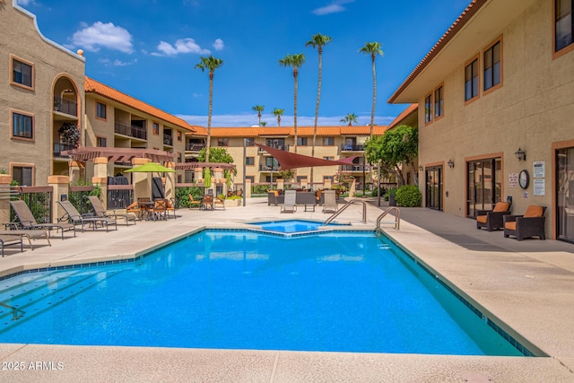 10330 W Thunderbird Blvd Unit C109, Sun City, AZ 85351 - community pool featuring a patio, a community hot tub, and a residential view