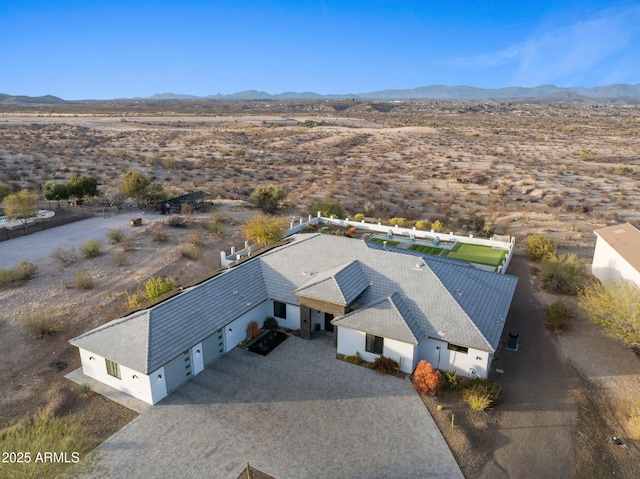 birds eye view of property featuring a mountain view