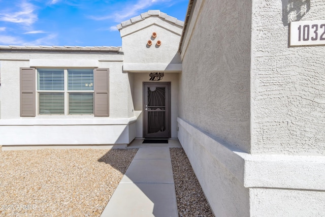 property entrance featuring stucco siding