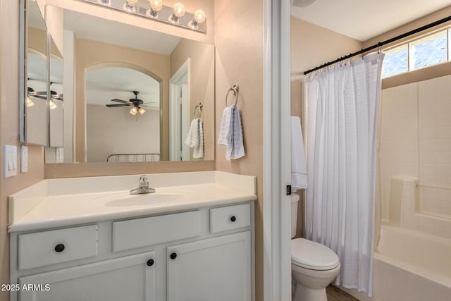 full bathroom with toilet, vanity, ceiling fan, and shower / tub combo with curtain