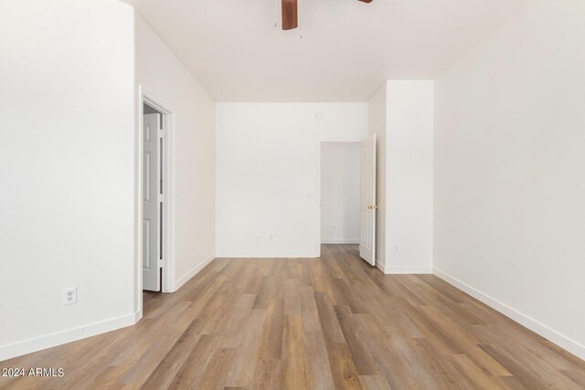 empty room featuring light hardwood / wood-style floors and ceiling fan