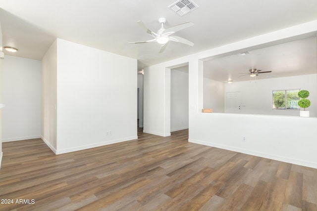 unfurnished room featuring dark wood-type flooring and ceiling fan