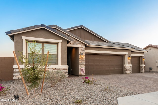 view of front facade featuring a garage