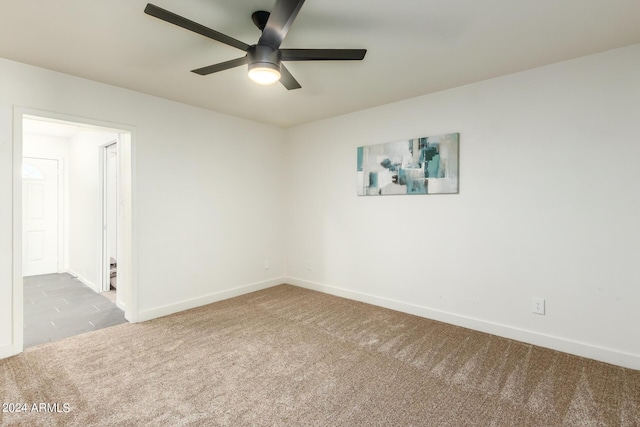 carpeted empty room featuring ceiling fan