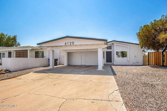 view of front of property