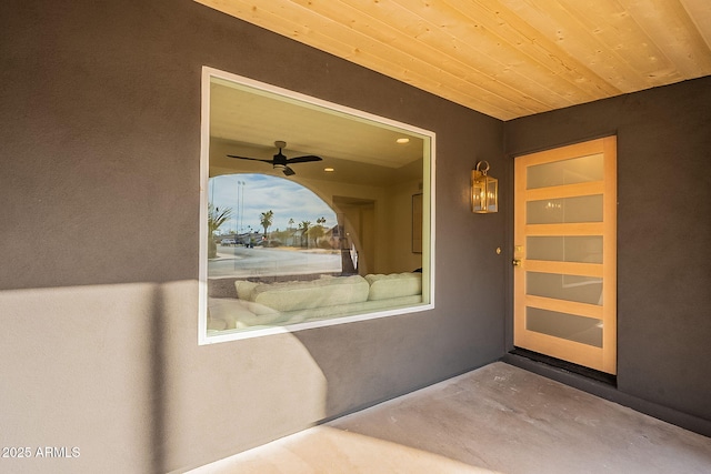 property entrance featuring ceiling fan