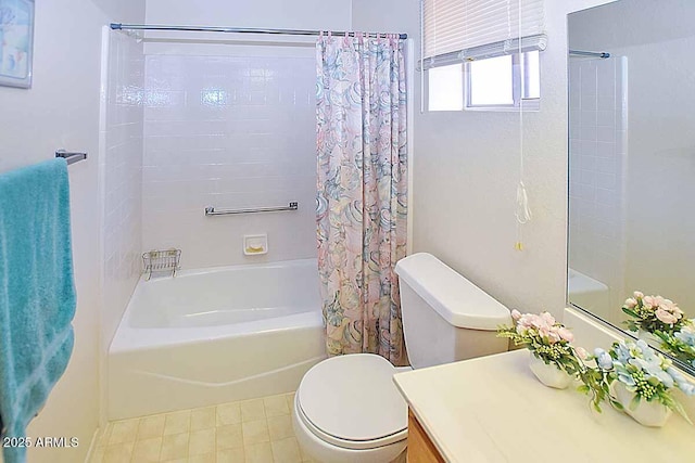 full bathroom featuring shower / bathtub combination with curtain, vanity, and toilet