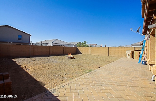 view of yard featuring a patio area