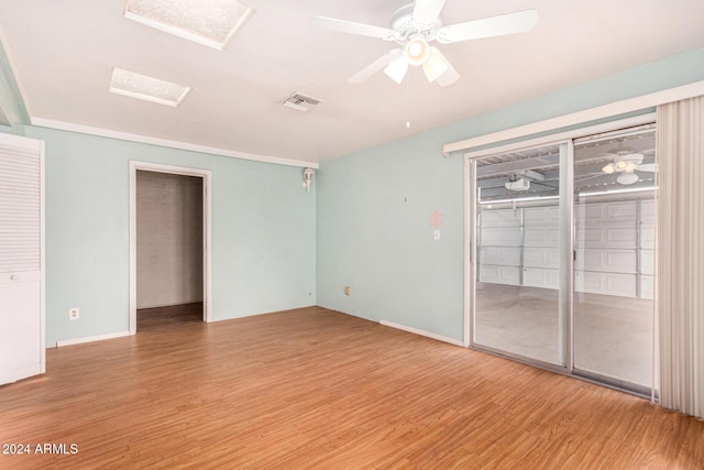 unfurnished room featuring light wood-type flooring and ceiling fan