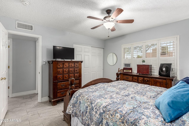 5221 W Garden Dr, Glendale, AZ 85304 - bedroom featuring a closet, visible vents, a textured ceiling, and ceiling fan