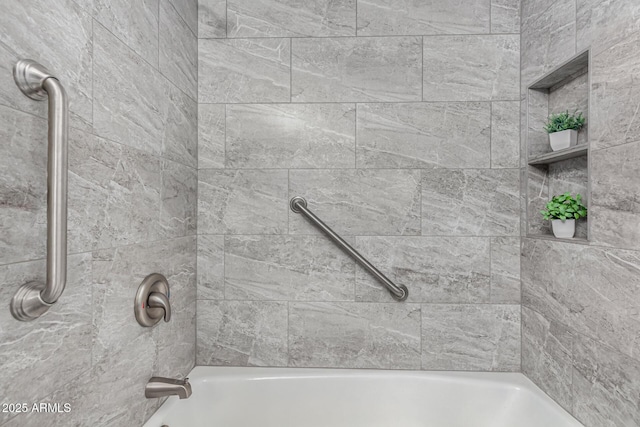 5221 W Garden Dr, Glendale, AZ 85304 - bathroom with bathtub / shower combination