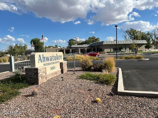 view of community / neighborhood sign