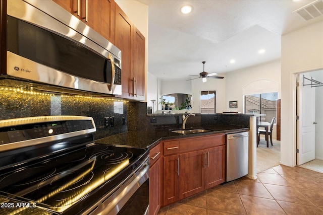 11640 N Tatum Blvd Unit 3091, Phoenix, AZ 85028 - kitchen featuring tasteful backsplash, a peninsula, visible vents, a sink, and stainless steel appliances