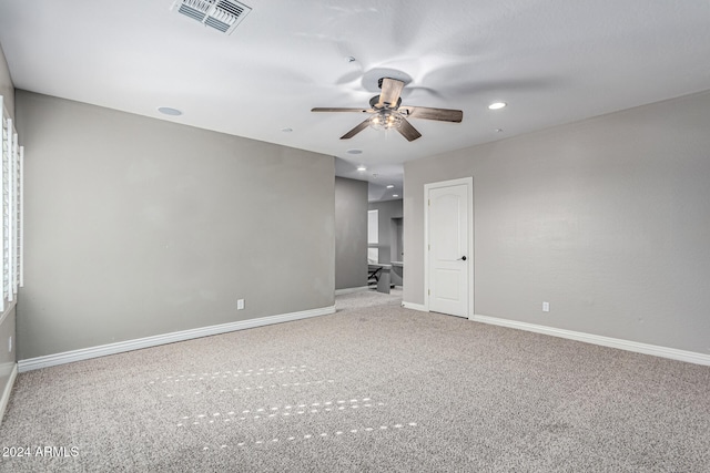 carpeted empty room featuring ceiling fan