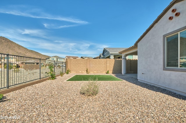 view of yard featuring a patio area