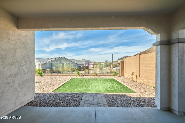 view of yard featuring a patio