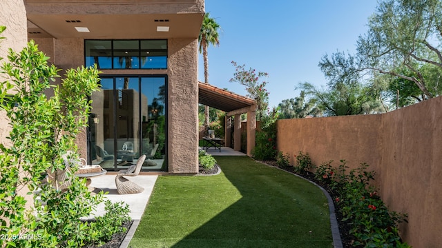 4434 E Camelback Rd Unit 128, Phoenix, AZ 85018 - view of yard featuring a patio area
