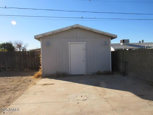 view of outbuilding