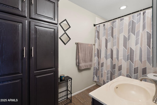 7503 W Julie Dr, Glendale, AZ 85308 - bathroom featuring wood finished floors, baseboards, vanity, recessed lighting, and curtained shower
