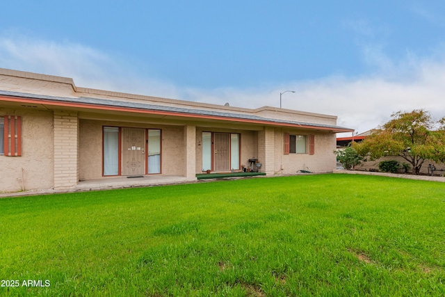 view of front of house with a front yard