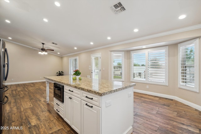 23705 N Chaps Dr, Florence, AZ 85132 - kitchen featuring crown molding, dark wood-style floors, plenty of natural light, baseboards, and recessed lighting