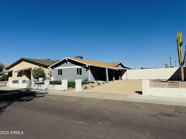 view of front of house with a fenced front yard