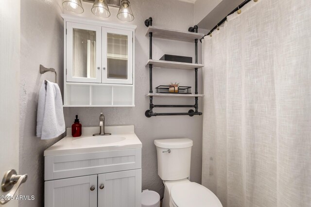 5031 W Grandview Rd, Glendale, AZ 85306 - full bathroom featuring toilet, vanity, and curtained shower