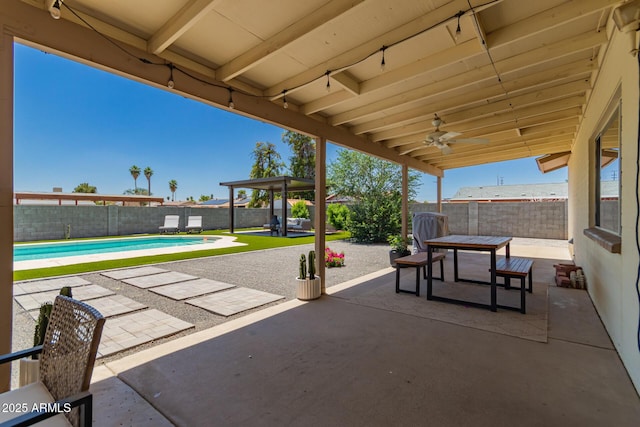 5031 W Grandview Rd, Glendale, AZ 85306 - view of patio with a fenced backyard, outdoor dining space, and ceiling fan