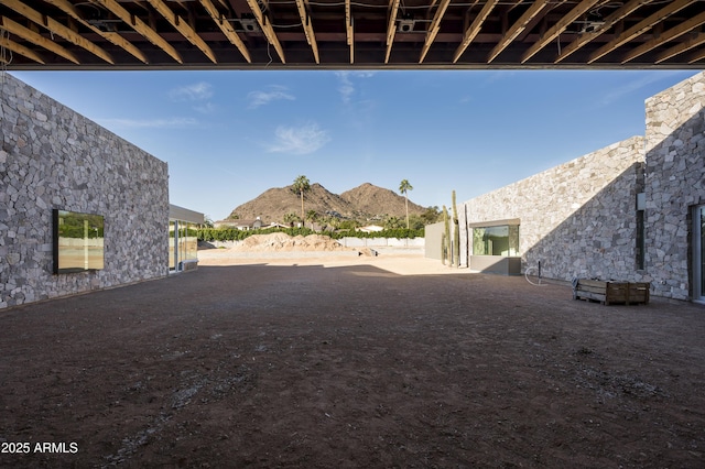 view of yard with a mountain view