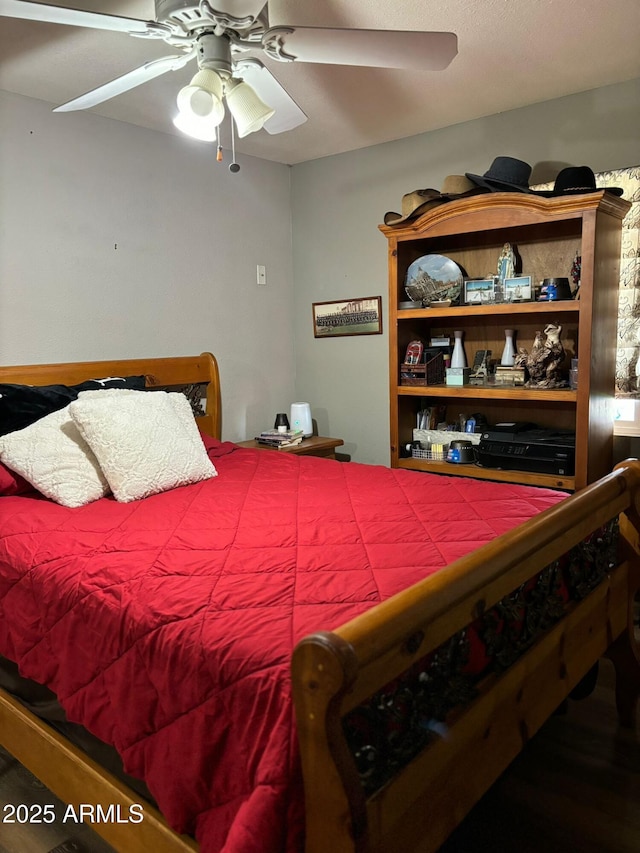 bedroom featuring ceiling fan