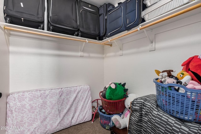 walk in closet featuring carpet