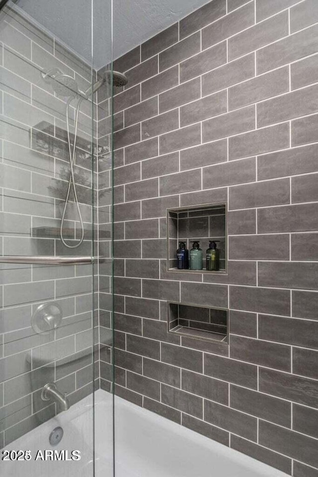 bathroom with enclosed tub / shower combo