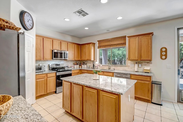 3336 W King Dr, Anthem, AZ 85086 - kitchen with stainless steel appliances, a sink, light tile patterned floors, tasteful backsplash, and recessed lighting