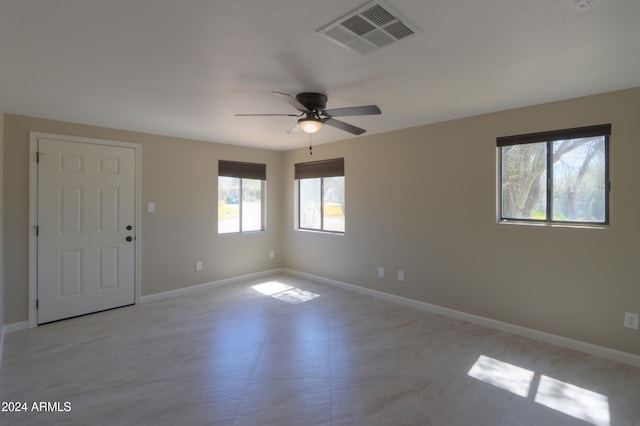 empty room with ceiling fan