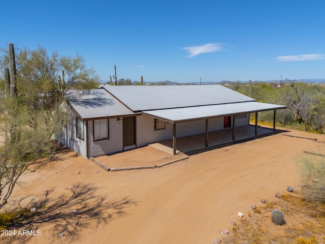 view of front of property featuring a carport