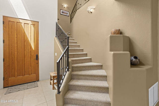 entryway featuring light tile patterned floors