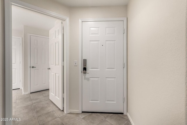 7401 W Arrowhead Clubhouse Dr Unit 1006, Glendale, AZ 85308 - interior space featuring light tile patterned flooring and baseboards