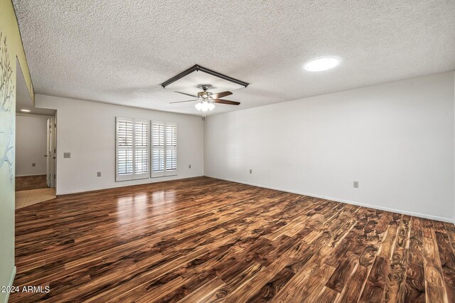 unfurnished bedroom featuring carpet flooring, ensuite bath, and ceiling fan