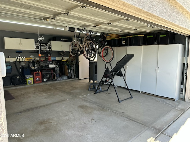 7326 W Dreyfus Dr, Peoria, AZ 85381 - view of garage