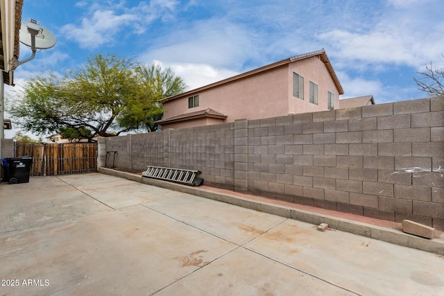 view of patio featuring a gate and fence