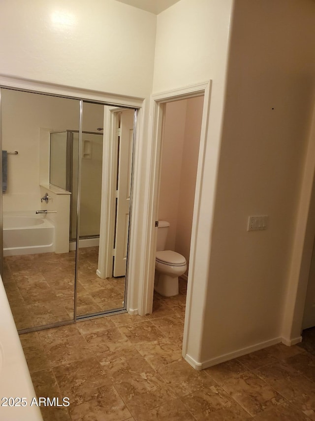 bathroom featuring a washtub and toilet