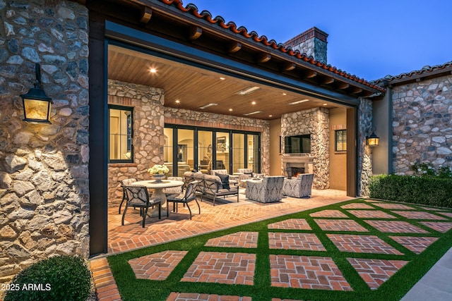 view of patio / terrace featuring an outdoor living space with a fireplace