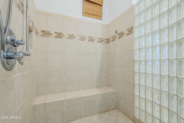 bathroom featuring a tile shower