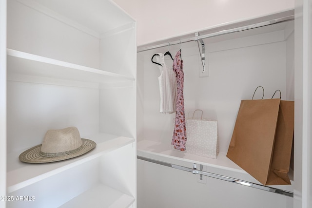 1920 E Creek Canyon Rd, Phoenix, AZ 85086 - view of walk in closet