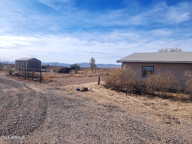view of yard featuring a rural view and a mountain view