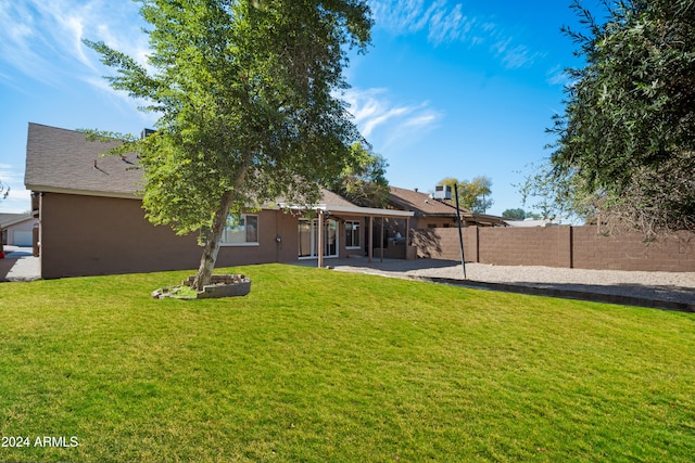 view of yard featuring a patio area