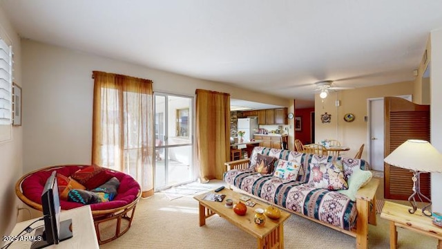 carpeted living room featuring ceiling fan