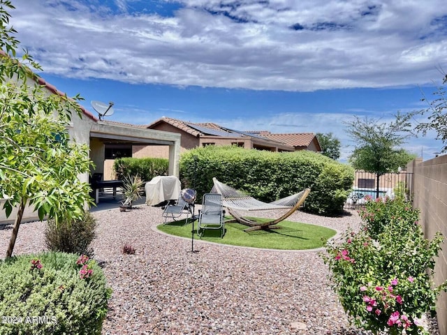 view of yard featuring a patio area