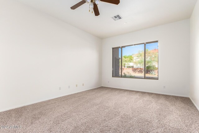 carpeted empty room featuring ceiling fan